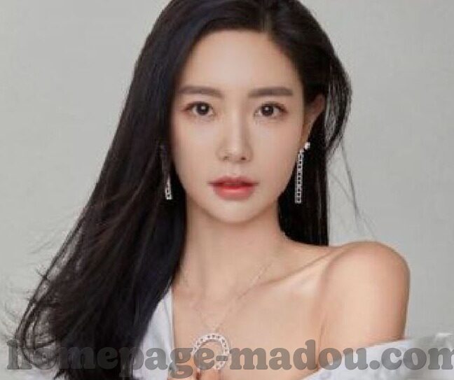 麻豆美女自拍av-麻豆美女的摄像头秘密，网络时代的自恋诠释与审美迷思